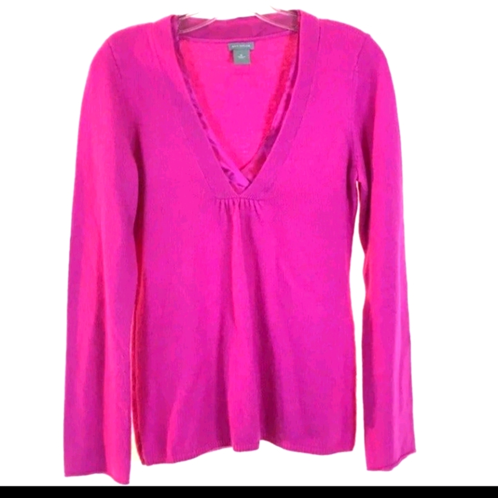 Ann Taylor medium womans sweater v neck hot pink